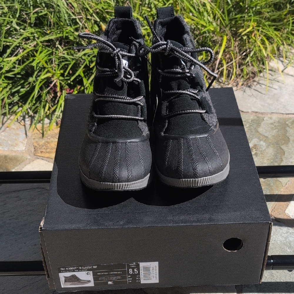 SOREL Out & About III Classic WP Boots, Black & Seasalt Gray, Size 8.5M NIB